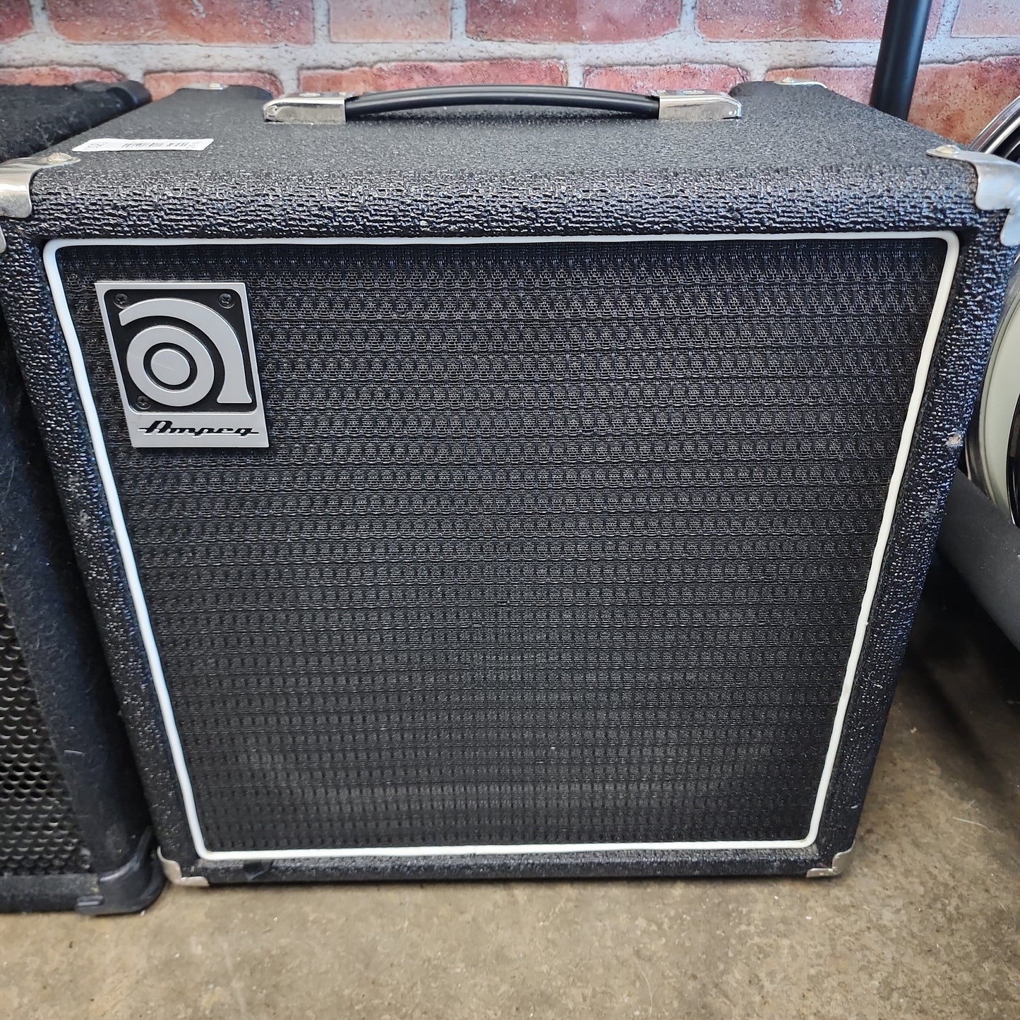 Amplificador de bajo Ampeg BA-108