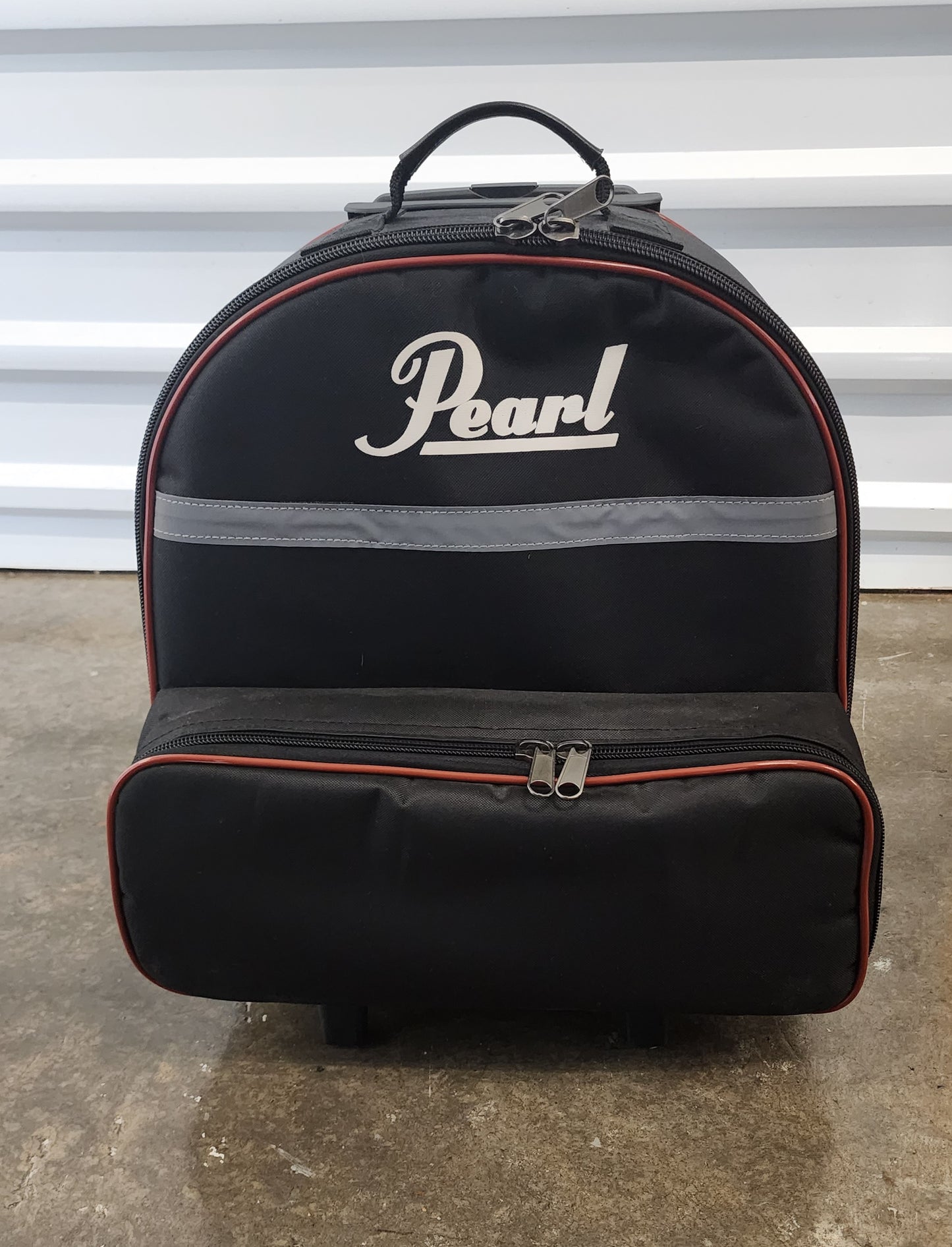 Pearl snare rolling case w/concert stand and drumsticks