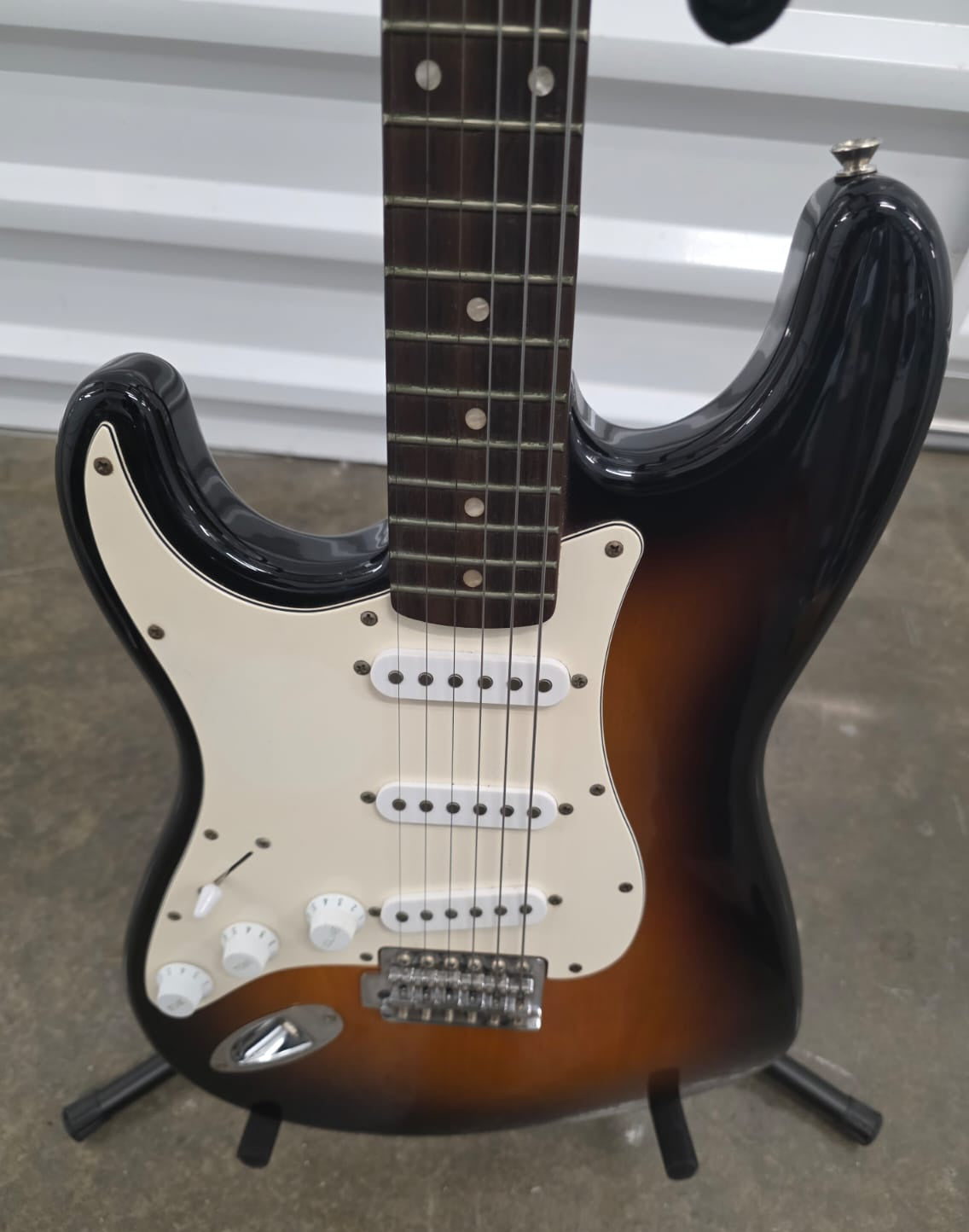 Fender Affinity Series® Stratocaster®, Left-Handed, Rosewood Fingerboard, Brown Sunburst Electric Guitar