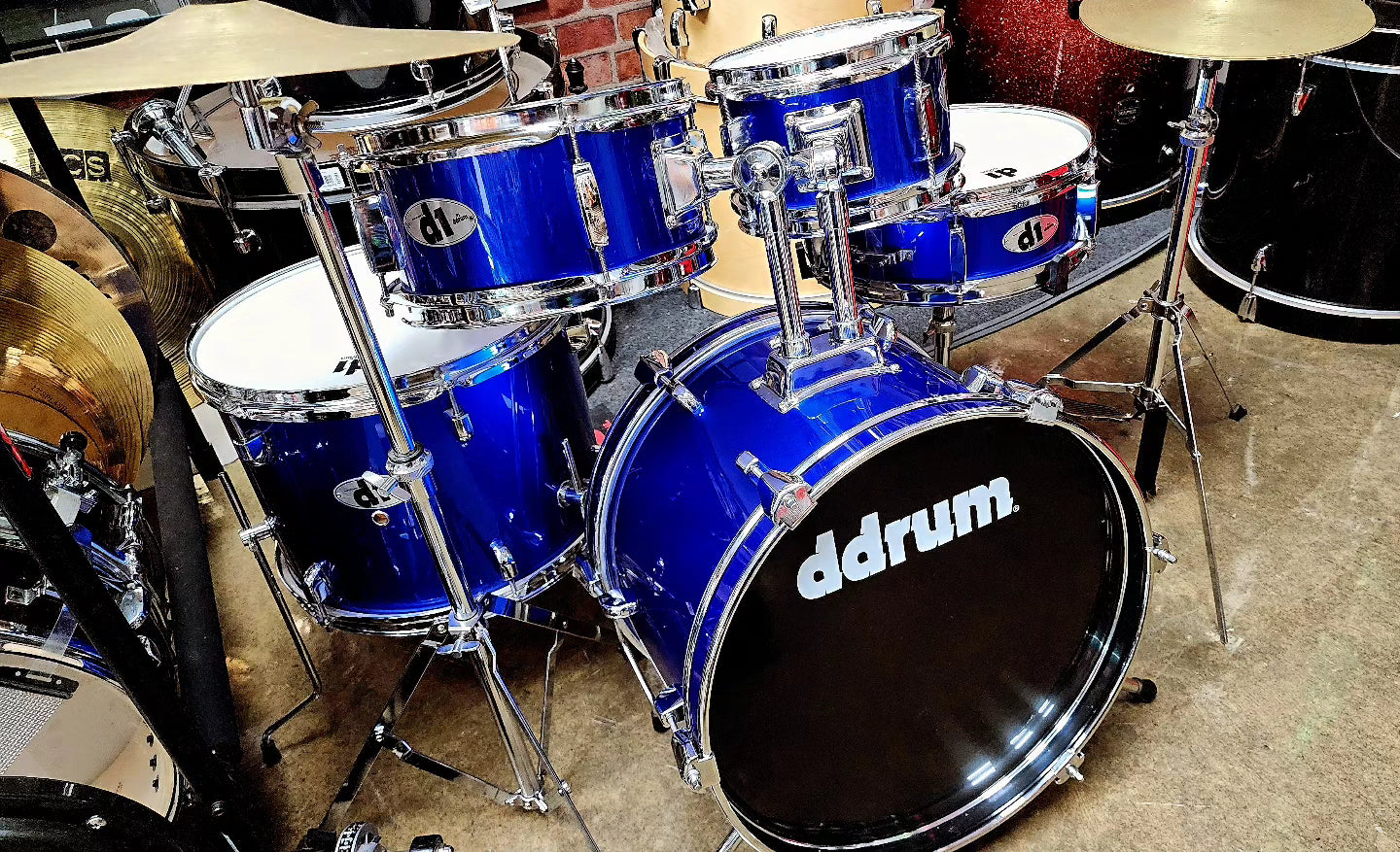 5pc Ddrum D1 drumset w/hardware & cymbals